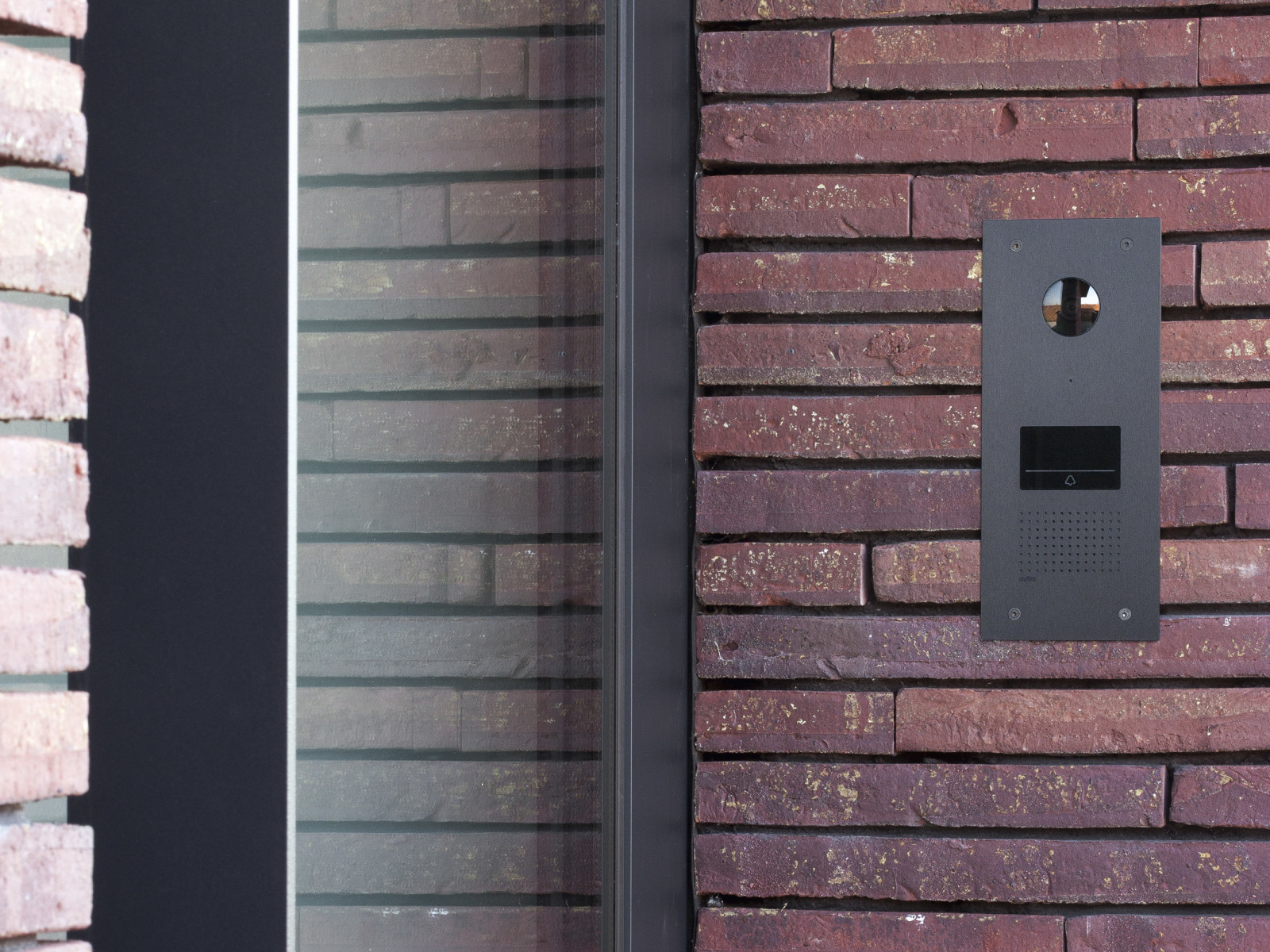 Niko-Home-Control_videophone_21_Pictures-by-Liesbet-Goetschalckx-Architect-is-Anja-Vissers-e1421932291936